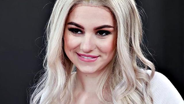 Bisexual bigass babe facesits and gets 3some fucked