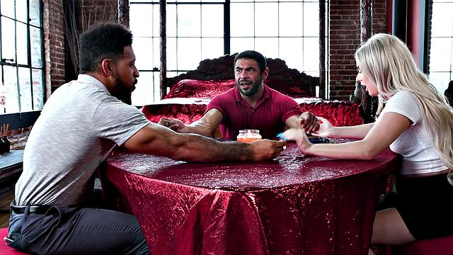 Bisexual bigass babe facesits and gets 3some fucked