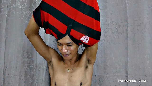 Sexy Clark Jerks Off His Feet