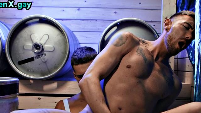 Hunk outdoor party ends in bareback session