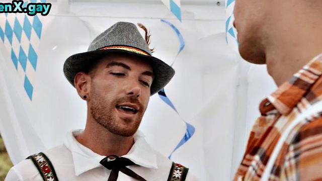 Hunk outdoor party ends in bareback session