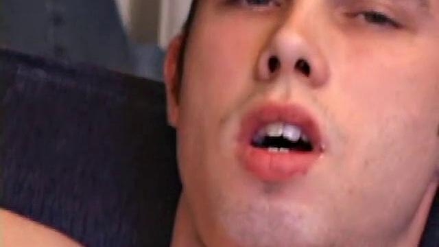 Tapher Blaze jerks off like he's auditioning for an all-male handjob contest