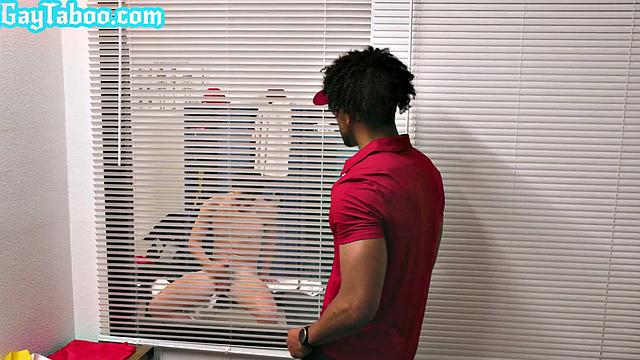 Interracial sportive stud fucks stepbrother asshole in office