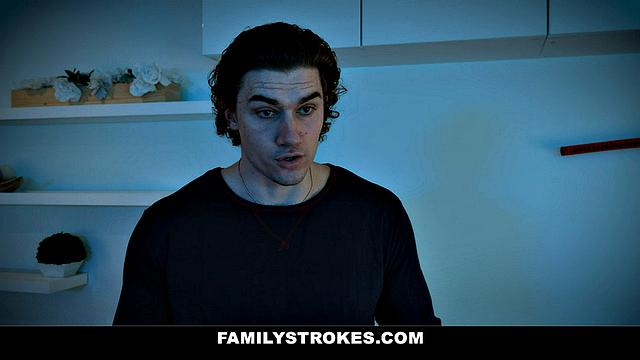 секреты тут не держат: тройничок с полным набором