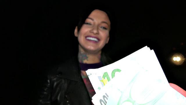 Tattooed horny minx late-night fuck