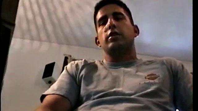 Зрелый Зак дрочит свой член перед камерой