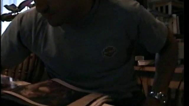 Зрелый Зак дрочит свой член перед камерой