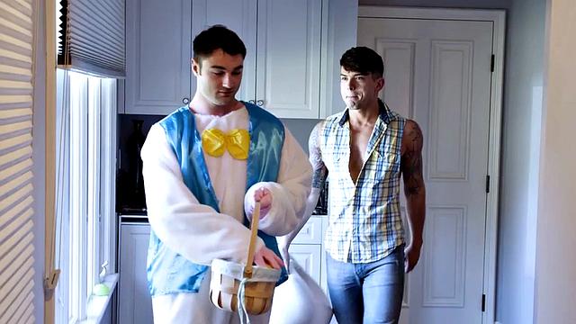 Tattooed stud barebacks bottom until spraying jizz