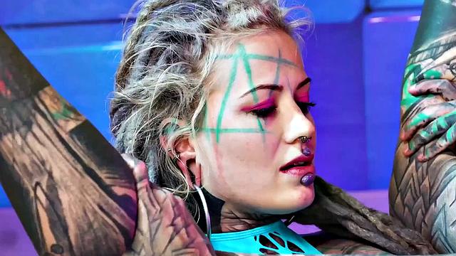 illuz жестко трахаeт anuskatzz страпоном до предела