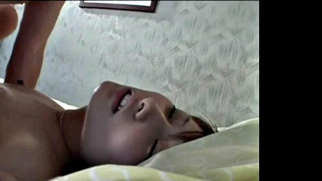 Couple fucking, cum inside her pussy