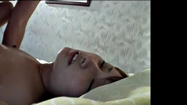 Couple fucking, cum inside her pussy