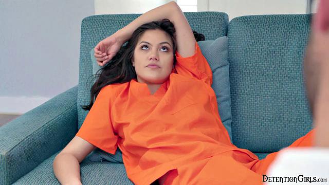 пышногрудая Кендра Спейд скачет на члене в волосатой киске