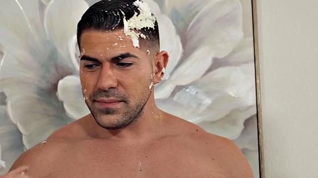 Bisexuals love fucking hard in anal hole in threesome