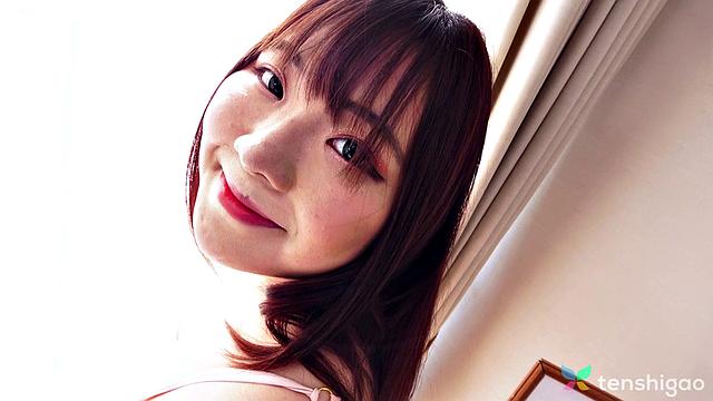 Сочная азиатка в белье и юбке заводит страсть до предела