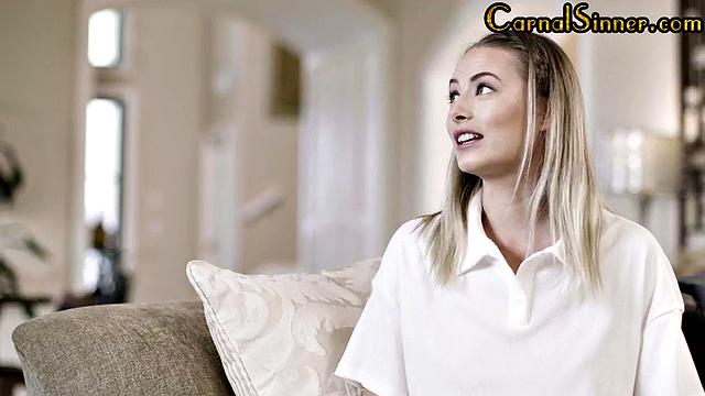 Blonde slut scissoring with babe