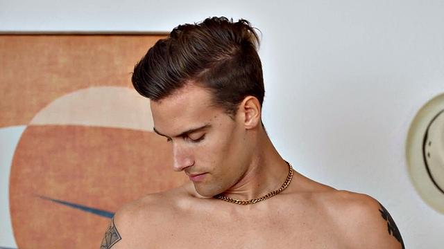 Nympho loves masturbating wildly while moaning