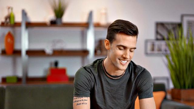 Nympho loves masturbating wildly while moaning