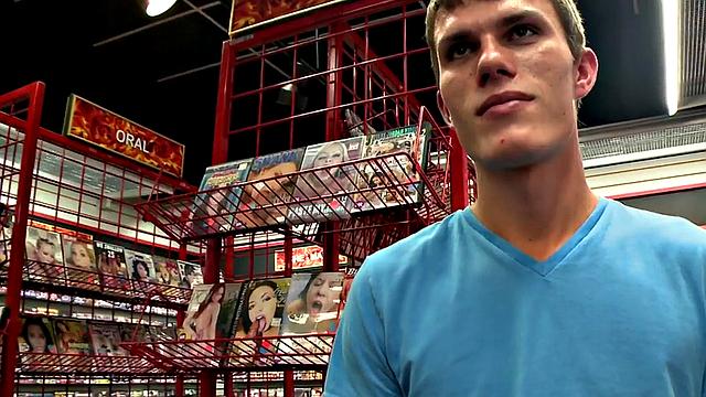 Fooled straight amateur by gay