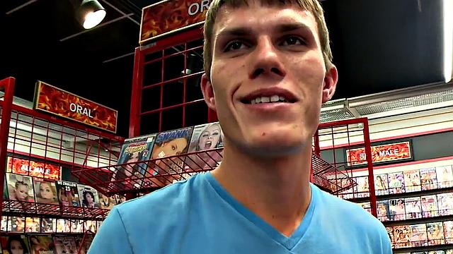 Fooled straight amateur by gay