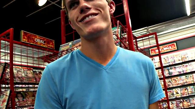 Fooled straight amateur by gay