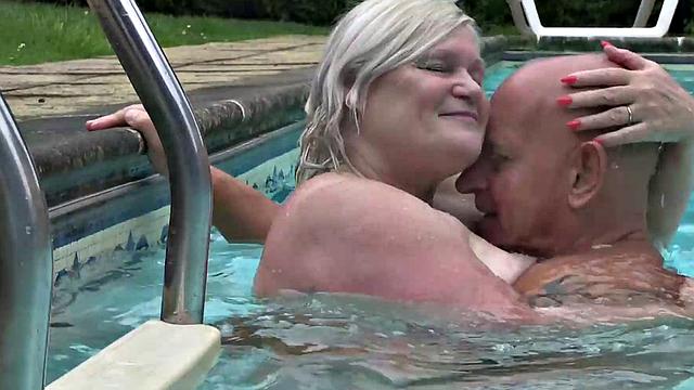 SLACEYSTARR - Synchronized Surfers