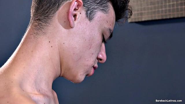 Рик трахается с Итало и вылизывает ему задницу