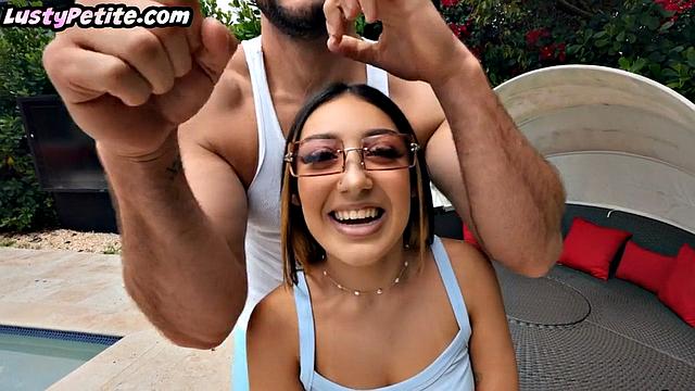 21yo shorty gets pussydestroyed