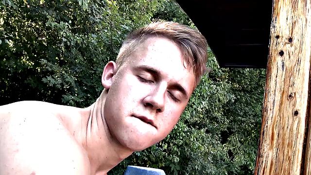 Muscular BF rams his way into outdoor ass-fucking for a wild ride