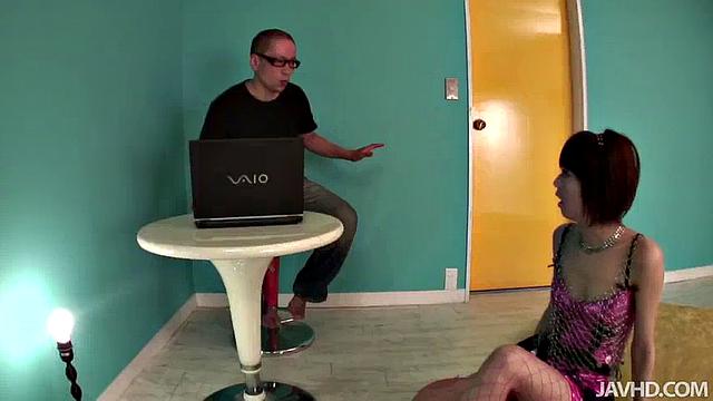 ダウンロードガールのお仕事～葉月みりあ