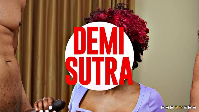 Деми Сутра заглатывает два члена и слизывает всё до капли