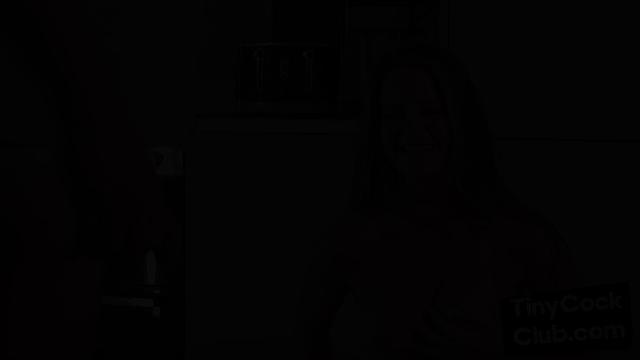 госпожа унижает мужа грязными словами и стебом над его маленьким членом