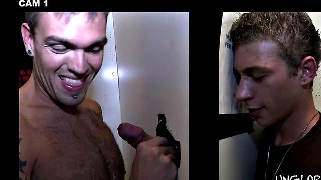 татуированный натурал не устоял перед скрытым минетом в комнате и кончает