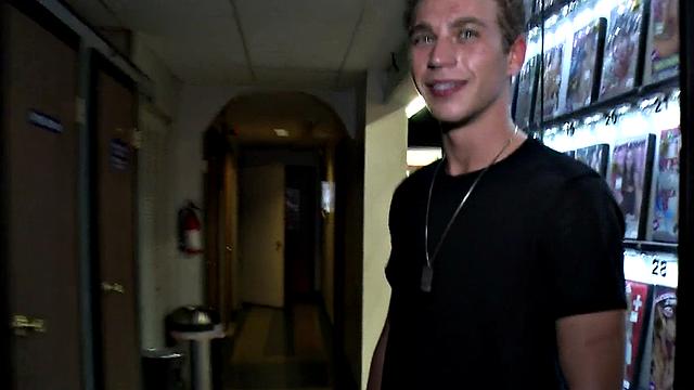 Fooled str8 gets gloryhole BJ in secret room till cum