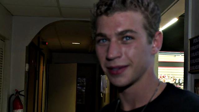 Fooled str8 gets gloryhole BJ in secret room till cum