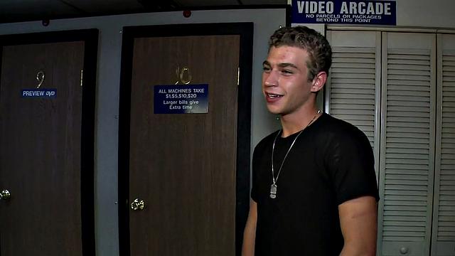 Fooled str8 gets gloryhole BJ in secret room till cum