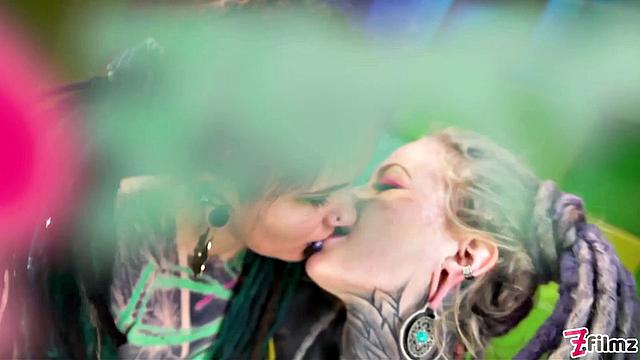 Alternative Teen Threesome With Anal Gapes And Facial