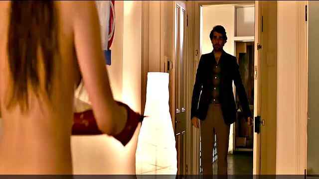 Karen Gillan nude ass