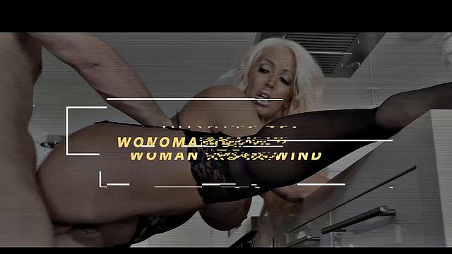 MILF Julia in the Wind