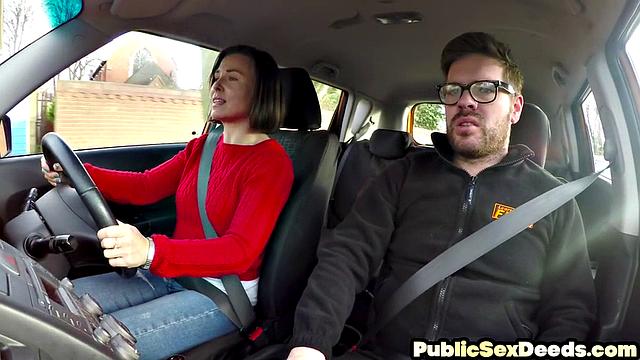 Bigass MILF gets pussyfucked in car