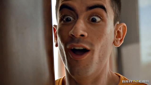 Две развратные подруги подают себя парню именинницы на групповухе, жгут в одинаковых платьях и жарко трахаются на вечеринке.