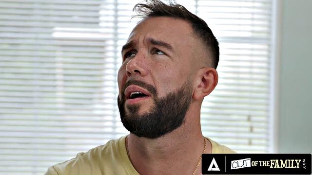 Кензи Тейлор в компании тестя: не только анальный, ещё и тройничок - семейные узы становятся ещё крепче!