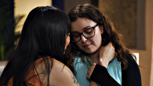 Nerdy busty facesitting and muffdiving her lover