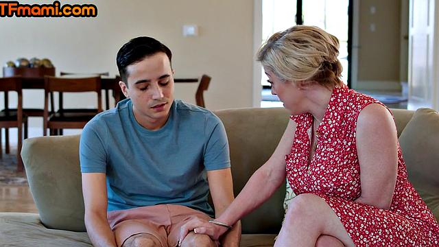 Kinky stepmom cougar with bigass fucked by stepson