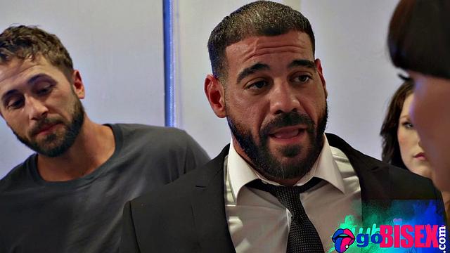 Horny trans babe in bisex 4some