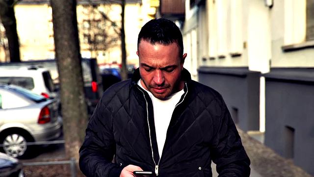 зрелая sophie заходит на домашний анальный движ