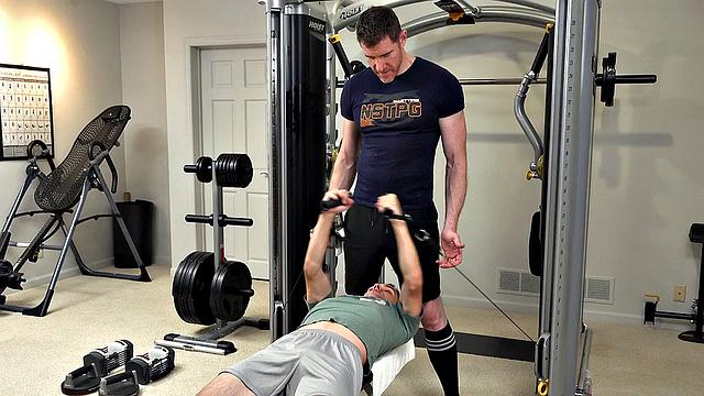 Gym nympho loves fucking petite stud in anal hole