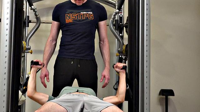 Gym nympho loves fucking petite stud in anal hole