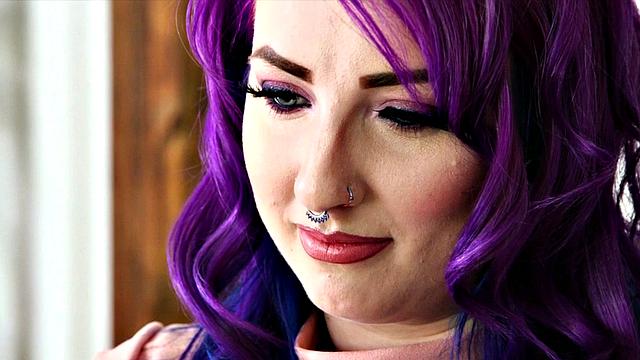 Лола Рейн в офисе: нашла извращения босса и устроила бурлеск