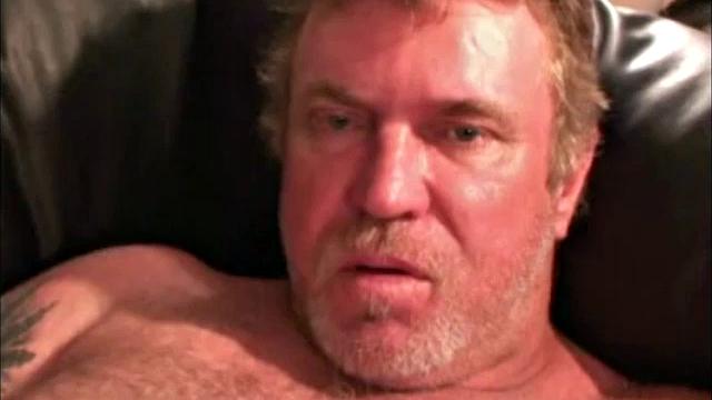 деды в бункере дрочат вместо работы - ну что, нормально же