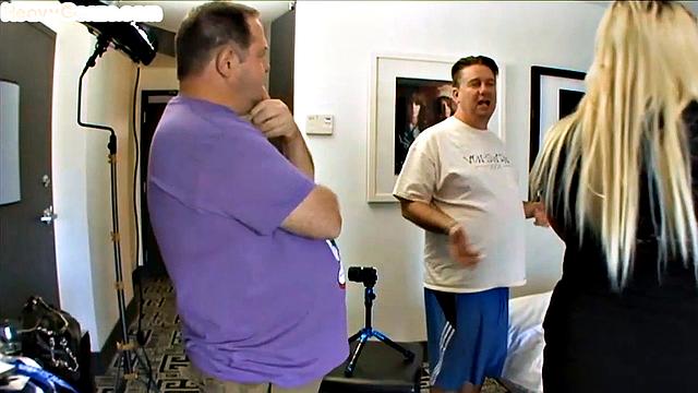 Sexy Gonzo BBW amateur lady 3way in hotel room